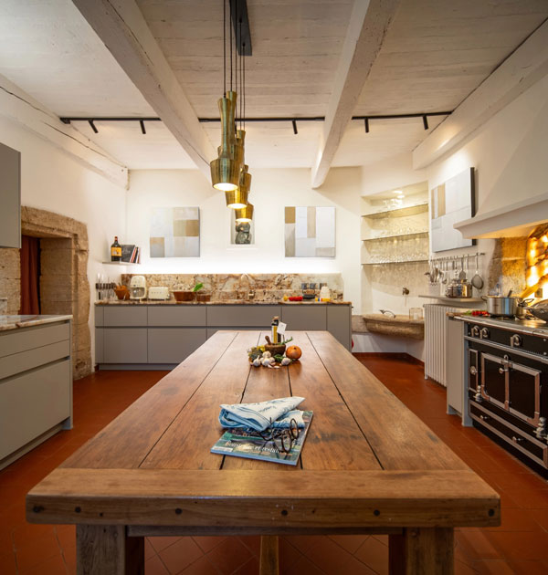 Cuisine familiale dans une maison de maître du Vaucluse