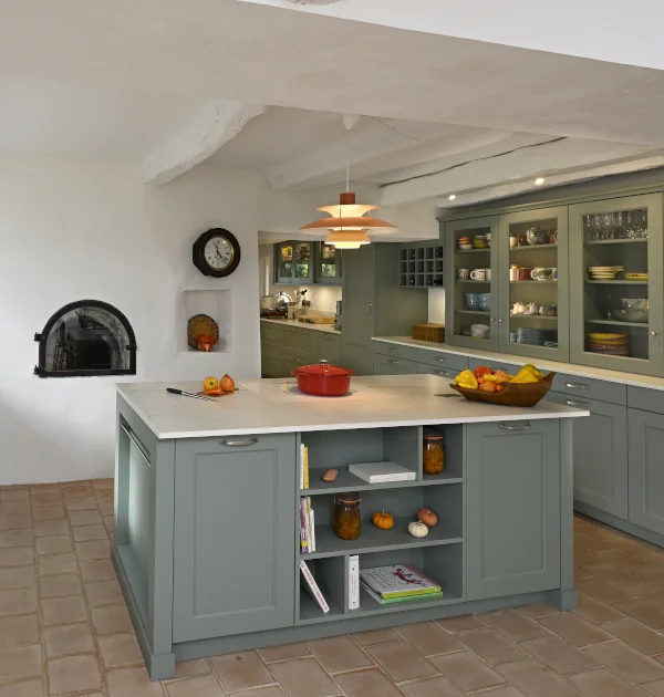 Cuisine Puyvert : une création sur mesure au cœur d’une maison provençale